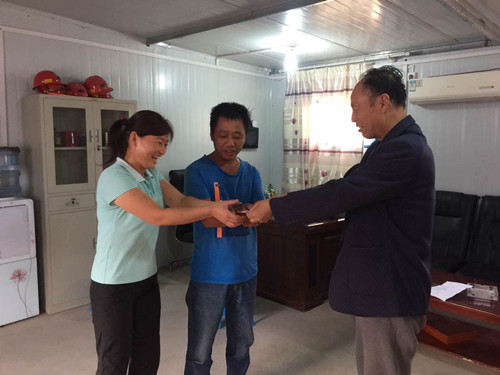 “金秋助學(xué)”，礦建二公司在行動(dòng)