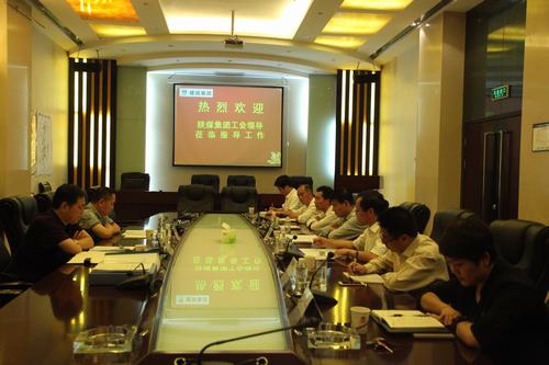 陜煤集團工會副主席、信訪穩(wěn)定辦公室主任吳樹林一行蒞臨建設集團檢查指導工作