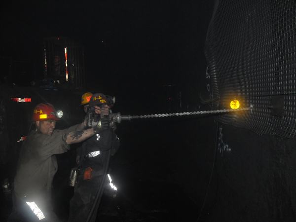 掘進(jìn)公司推進(jìn)百日安全活動(dòng)“穩(wěn)、準(zhǔn)、狠”