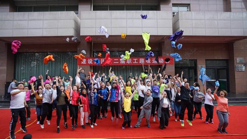 瞧，他們嗨瘋了！