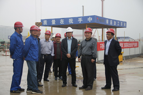 陜煤集團總經理助理、建設集團聯(lián)合黨委書記、董事長寧興剛一行蒞臨天工公司陜煤研究院西安總部工地視察指導工作