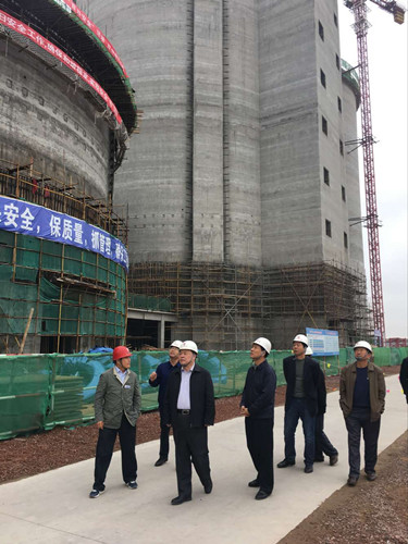 陜煤集團總經理助理、建設集團聯(lián)合黨委書記、董事長寧興剛一行中秋節(jié)深入天工公司土建第二項目部走訪慰問