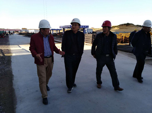 恒源集團(tuán)公司黨委書記、監(jiān)事長(zhǎng)王勝勇一行蒞臨天工公司小保當(dāng)選煤廠末煤倉工地考察