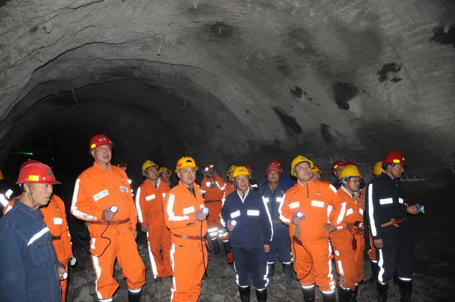 對標先進找不足 學習標桿促提升