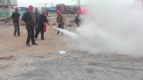 銅川分公司第六項(xiàng)目部消防演練現(xiàn)場(chǎng)變教育培訓(xùn)課堂