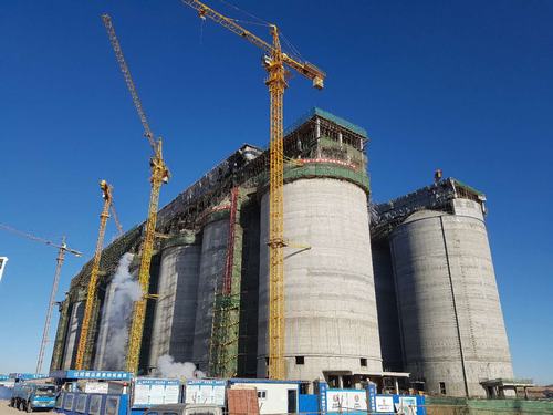 韓城分公司小保當(dāng)選煤廠塊煤倉（一標(biāo)段）、最終篩分車間工程順利封頂