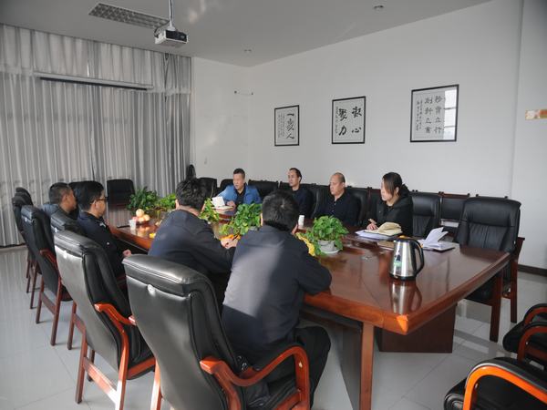 神木市勞動監(jiān)察大隊檢查掘進(jìn)公司勞動用工情況