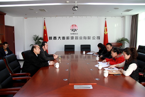 建設(shè)集團(tuán)副總經(jīng)理劉合理與陜西國實(shí)投資公司進(jìn)行地產(chǎn)項目洽談