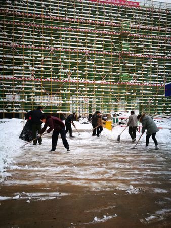 天工公司土建十五部義務掃雪保安全