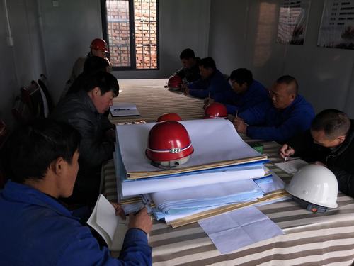 銅煤公司第五項目部組織員工“圍爐夜話”談學習十九大感受