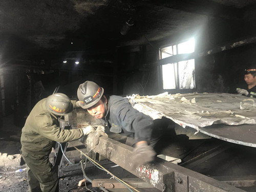 機電安裝公司黃陵項目部順利完成二部主膠帶更換工程