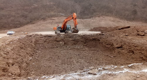 銅川分公司冶坪煤礦矸石倉、通風(fēng)機房配電室等工程順利開工