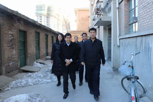 建設(shè)集團聯(lián)合黨委副書記、紀(jì)委書記、工會主席侯本英一行慰問澄合分公司困難職工