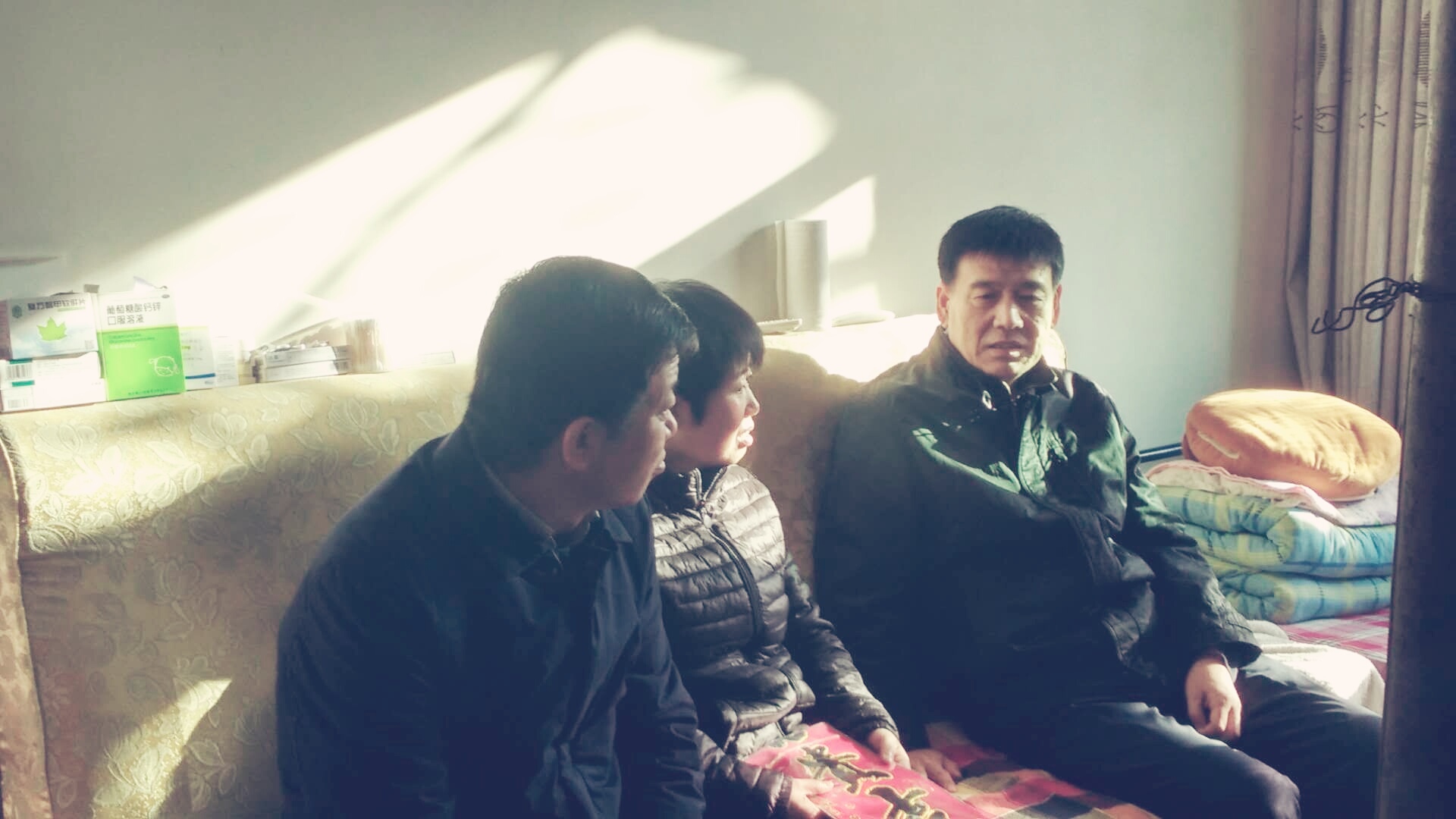 建設(shè)集團聯(lián)合黨委副書記、紀(jì)委書記、工會主席侯本英一行慰問礦建三公司困難職工