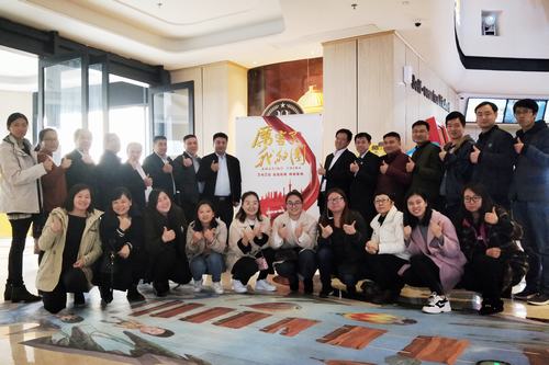 礦建二公司組團觀看《厲害了，我的國》 為祖國打CALL