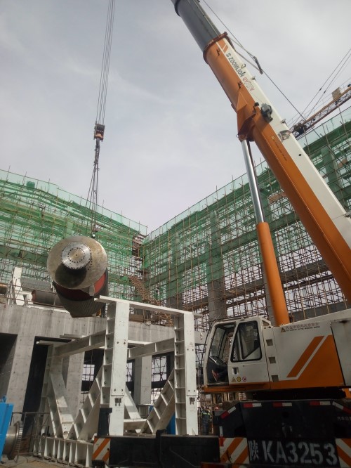 機(jī)電安裝公司承建的小保當(dāng)一號煤礦主斜井帶式輸送機(jī)配電、控制及機(jī)械設(shè)備安裝如火如荼