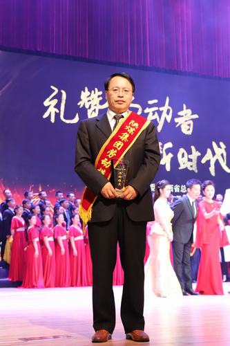 礦建二公司經(jīng)理白鳳忠榮獲陜煤集團(tuán)“勞動(dòng)模范”稱號(hào)