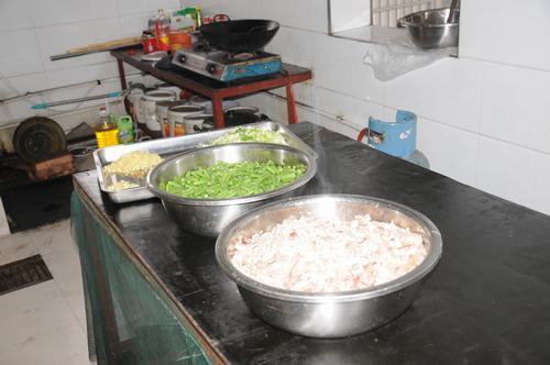 掘進(jìn)公司曹家灘項(xiàng)目部積極做好后勤服務(wù)打造職工滿意食堂