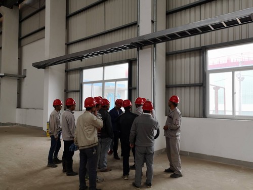 銅煤公司承建的年產(chǎn)30萬噸鋁鎂合金項目氧化鋁1#倉庫順利通過預(yù)驗收