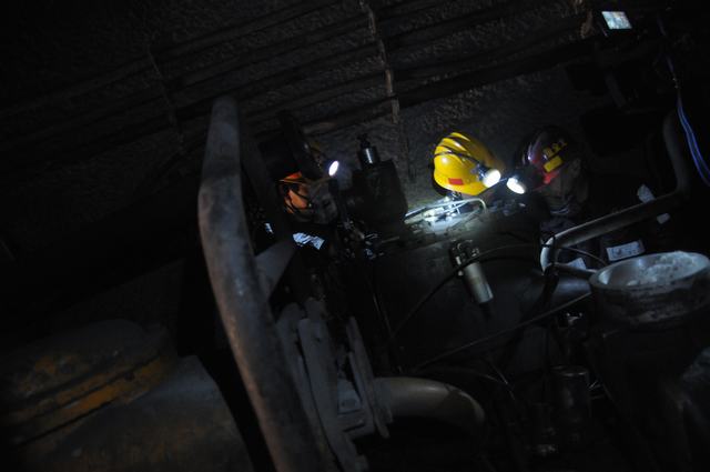 陜煤建設掘進公司曹家灘項目部多舉措筑牢安全防護墻