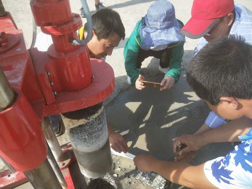 渭南市質(zhì)監(jiān)站檢查組深入G242大荔縣城過境段公路建設工程檢查指導工作