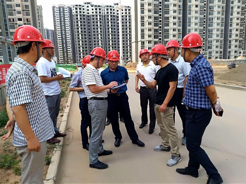 王明智深入銅煤1#、2#號(hào)小區(qū)施工現(xiàn)場(chǎng)檢查指導(dǎo)工作