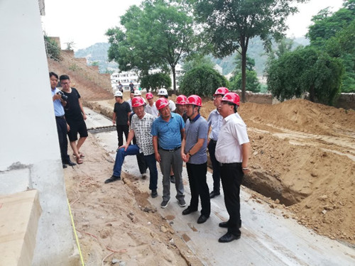 陜煤集團(tuán)總經(jīng)理助理、榆林合力產(chǎn)業(yè)扶貧公司董事長范京道蒞臨陜煤建設(shè)天工公司清澗紅棗深加工項目視察指導(dǎo)工作