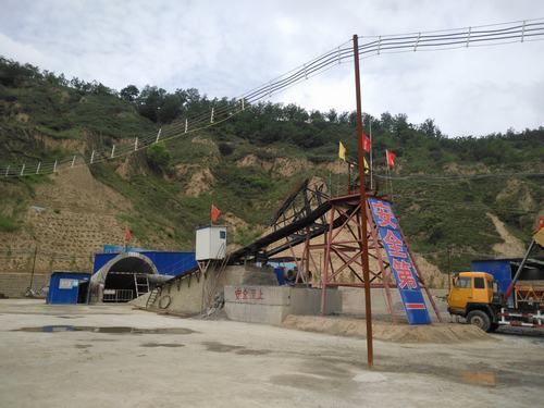 陜煤建設(shè)礦建二公司車(chē)村項(xiàng)目部主斜井成功穿過(guò)3-2煤層