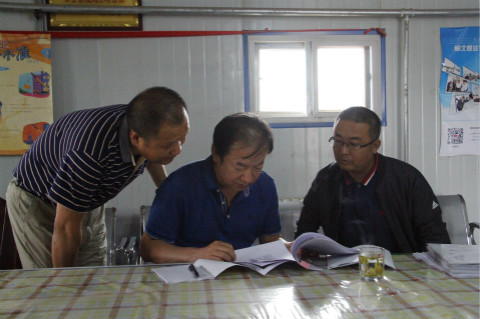 陜煤建設(shè)機(jī)電安裝公司小保當(dāng)項(xiàng)目部迎接省煤管局安全攻堅(jiān)行動(dòng)檢查