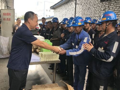 陜煤建設洗選煤運營公司：施工現(xiàn)場送“清涼” 溫情關懷暖人心