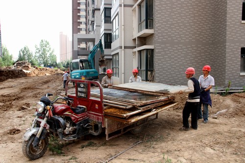 炎炎夏日，擋不住他們火一樣的工作熱情