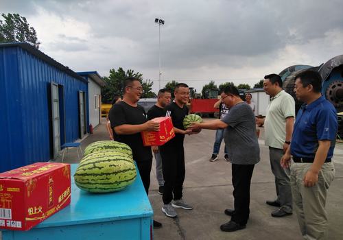 陜煤建設設備租賃中心將清涼送到職工心坎上