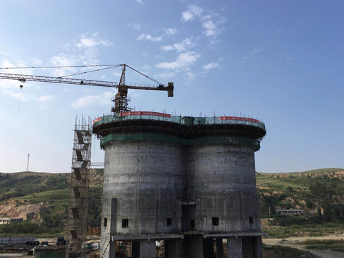 陜煤建設(shè)天工公司土建一部沙梁礦產(chǎn)品倉滑模順利告捷