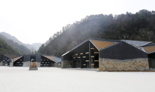 項(xiàng)目開(kāi)發(fā)公司合力打好黎坪景區(qū)游客服務(wù)中心工程沖刺戰(zhàn)役