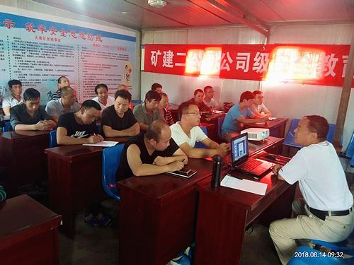 強(qiáng)化“三級(jí)”安全教育培訓(xùn)，提高職工安全意識(shí)