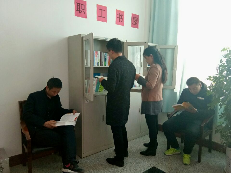 陜煤建設(shè)礦建三公司職工書屋添新書掀起讀書熱潮