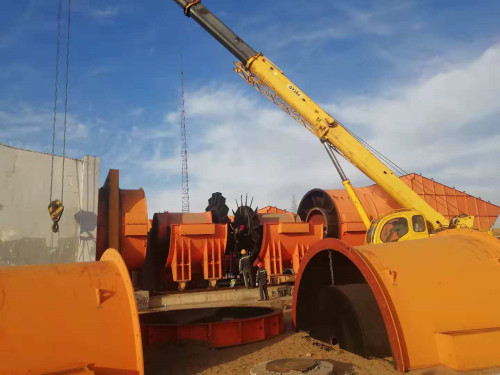 陜煤建設(shè)機(jī)電安裝公司搶險(xiǎn)紅柳林煤礦2號(hào)風(fēng)井主扇1#、2#風(fēng)機(jī)