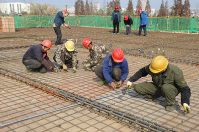 陜煤建設(shè)漢中分公司突出“三?!比Υ蚝媚昴┦展賾?zhàn)