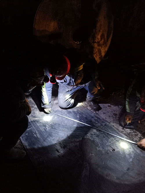 陜煤建設(shè)機(jī)電安裝公司沙梁井下4-2煤大巷帶式輸送機(jī)安裝進(jìn)入沖刺階段