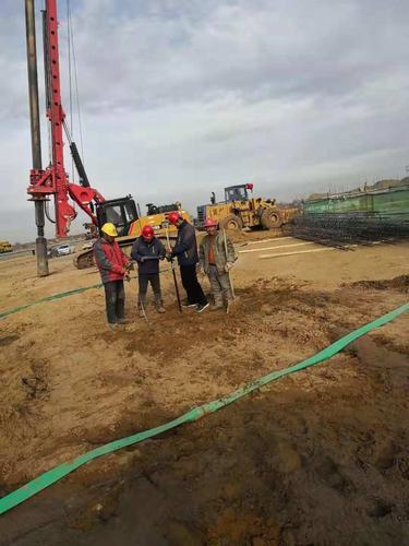 奮戰(zhàn)在靖神鐵路施工戰(zhàn)線(xiàn)上的“小白楊”