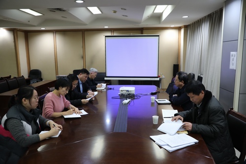 建設(shè)集團(tuán)第二督導(dǎo)組深入路橋分公司對(duì)“講政治、敢擔(dān)當(dāng)、改作風(fēng)”專(zhuān)題教育進(jìn)行督導(dǎo)