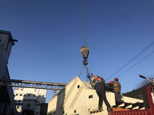 陜煤建設(shè)機電安裝公司黃陵建莊工地：“干完，大年三十回家！”