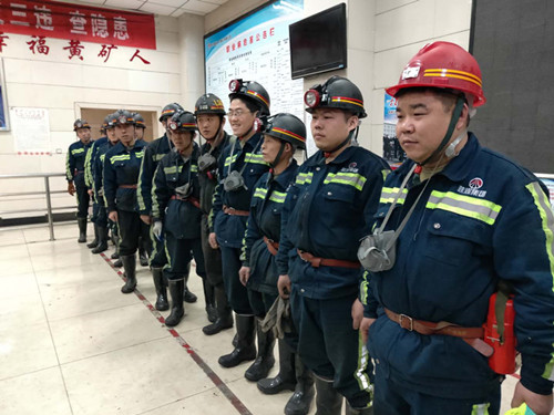 春節(jié)，堅(jiān)守是最美“敬業(yè)?！?></div>
                                <div   id=