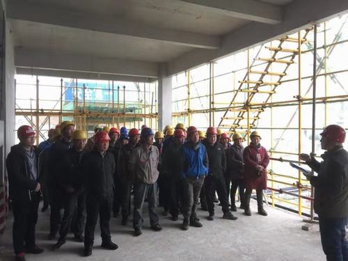 “四個(gè)堅(jiān)持”保安全發(fā)展