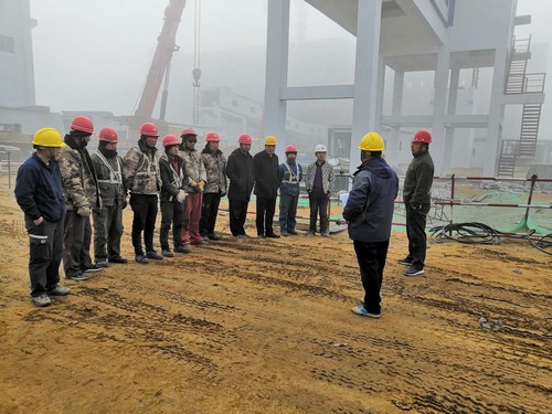 陜煤建設(shè)銅煤公司承建的曹家灘礦井主廠房至矸石倉(cāng)、主廠房至煤泥卸載點(diǎn)帶式輸送機(jī)棧橋工程順利吊裝