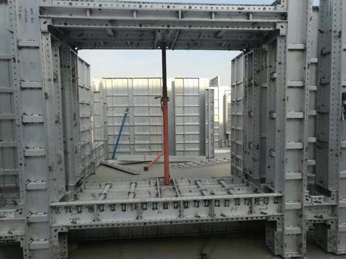 陜煤建設(shè)韓城分公司學(xué)習(xí)觀摩鋁膜板新技術(shù)、新材料應(yīng)用