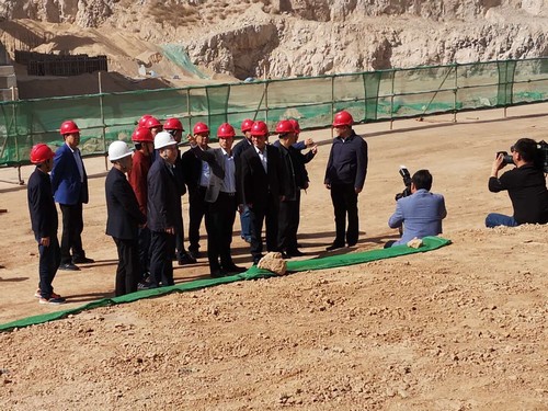 銅川市委書記楊長(zhǎng)亞一行蒞臨陜煤建設(shè)銅煤公司承建的年產(chǎn)20萬噸固體廢物收集、貯運(yùn)及預(yù)處理項(xiàng)目檢查指導(dǎo)工作
