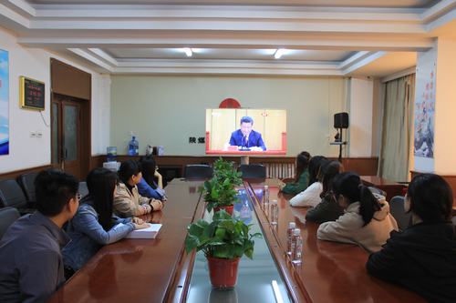 聆聽！思考！奮進！我們都是新時代的“追夢人”