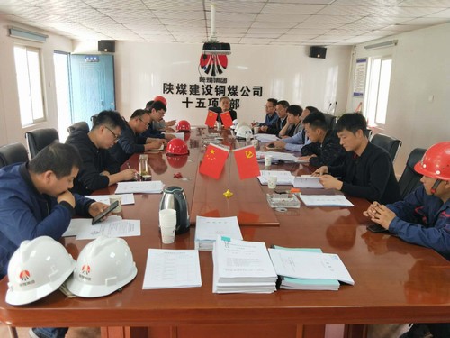 陜煤建設(shè)銅煤公司第十五項(xiàng)目部承建的藍(lán)山水岸(南區(qū))13#樓順利通過(guò)主體驗(yàn)收