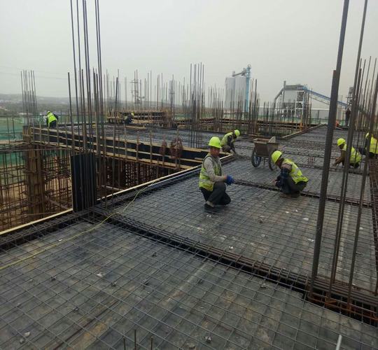 安全中求生產(chǎn)一順百順 隱患里強(qiáng)冒險(xiǎn)一挫再挫